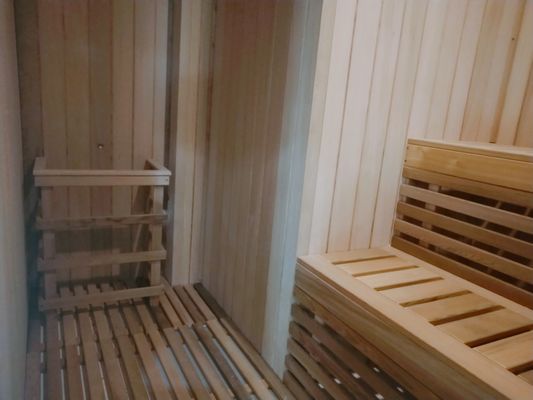 Traditional Finn Sauna Red Cedar Dry Steam Sauna for 4 People With Double Bench